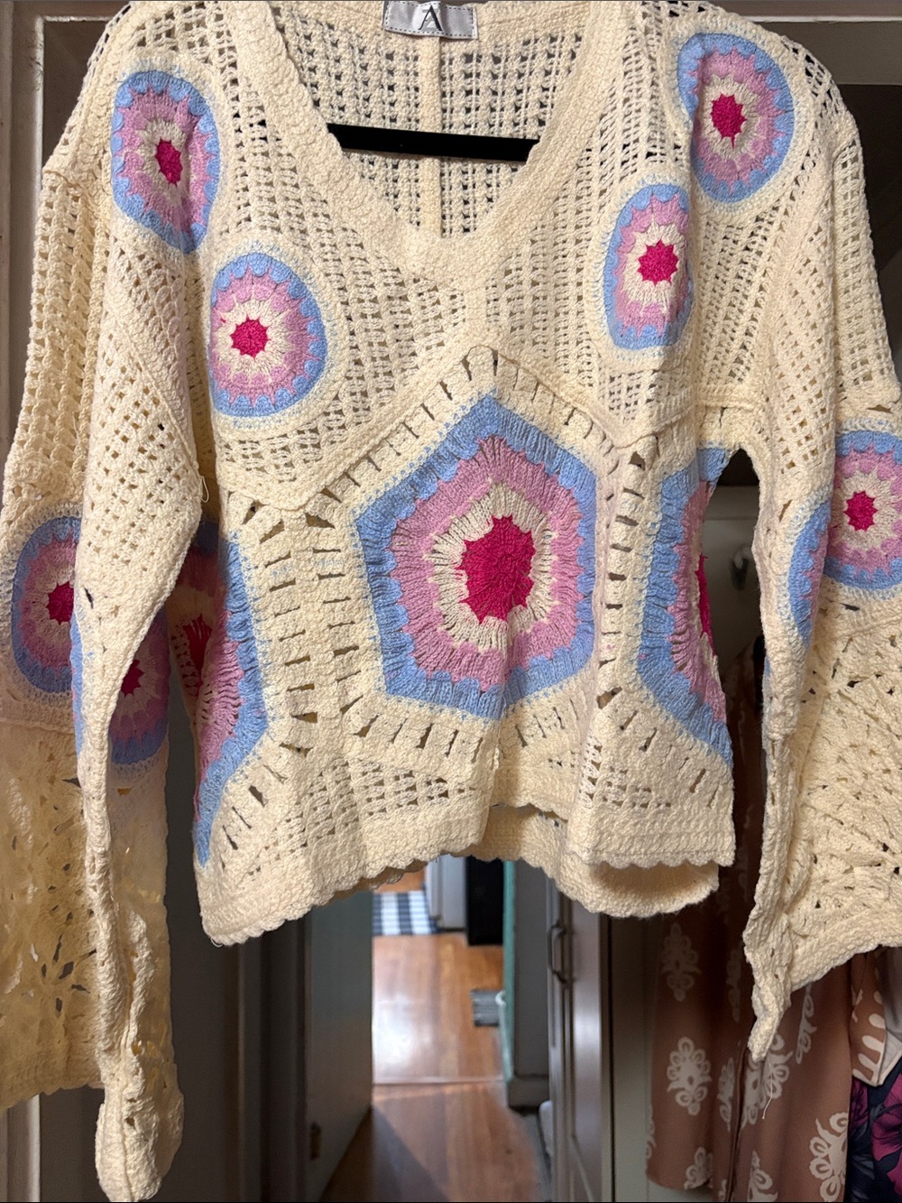Source Unknown Cream Crochet V-Neck Sweater with Pink and Blue Motifs